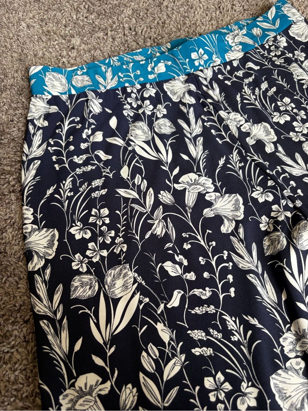 Susan Graver Navy and White Floral Pants with Teal Trim - Picture 4 of 7